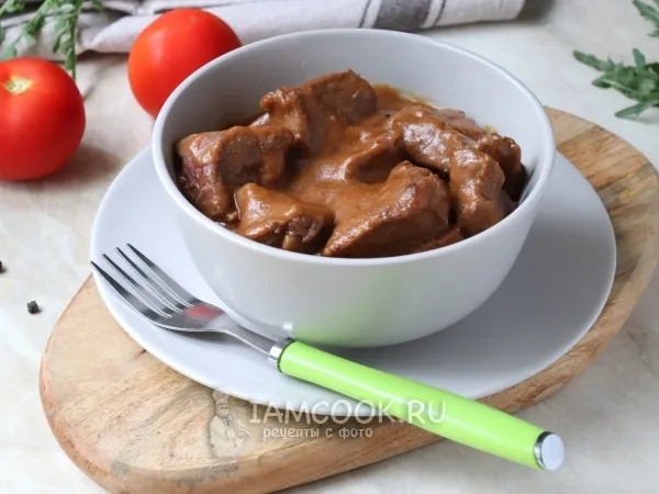 Фото готового блюда: Тушеная говядина в томатном соусе