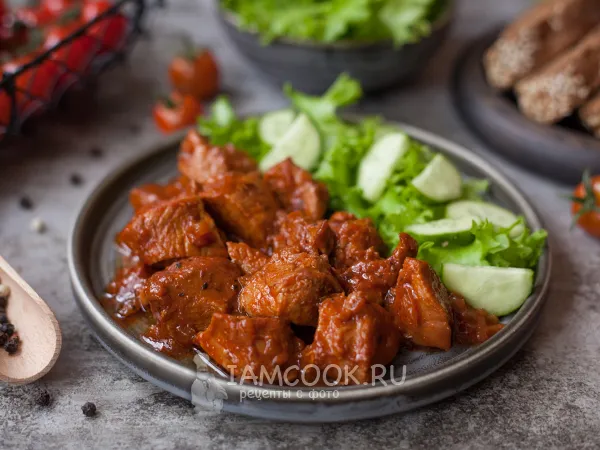 Фото блюда: Индейка с томатной пастой на сковороде