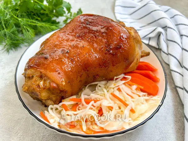 Фото блюда: Свиная рулька на сковороде