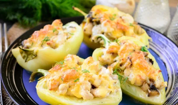 Фото блюда: Перец, фаршированный сыром, курицей и грибами