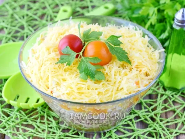 Фото готового блюда: Салат с куриной печенью и солеными огурцами