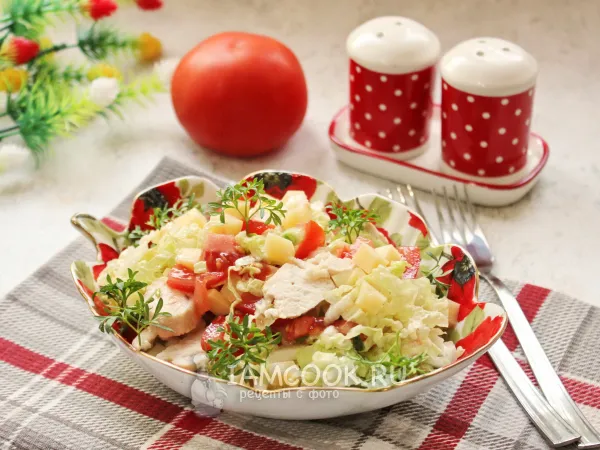 Фото блюда: Салат «Сказка» с курицей и помидорами