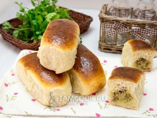 Фото готового блюда: Пирожки с мясом и рисом в духовке