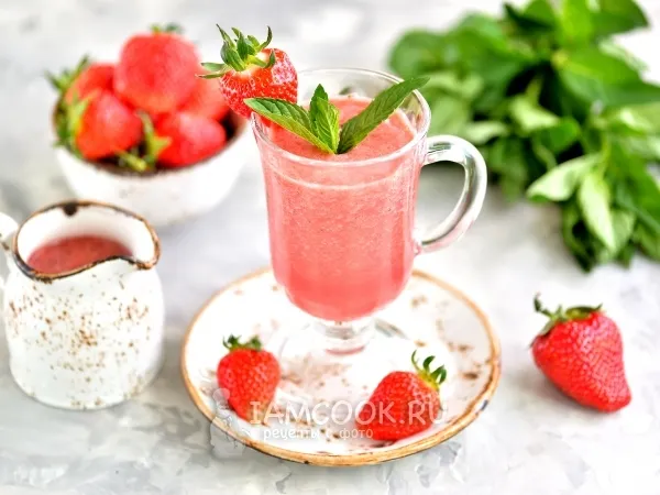 Фото блюда: Смузи с кокосовым молоком и клубникой