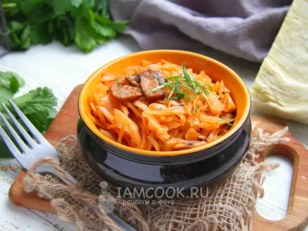 Фото блюда: Солянка с капустой и шампиньонами на сковороде