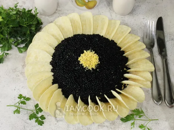 Фото блюда: Салат «Подсолнух» с икрой