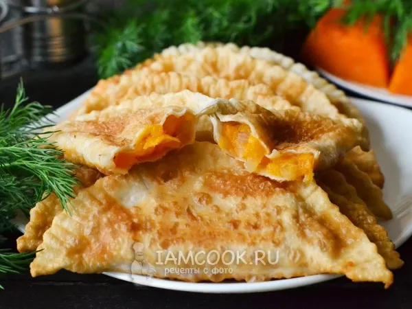 Фото готового блюда: Чебуреки с тыквой