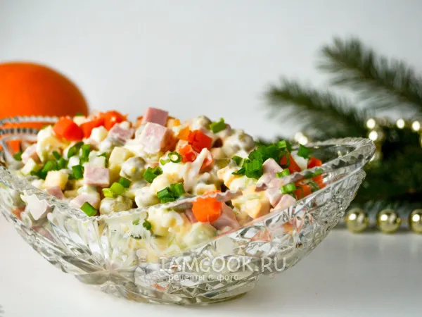 Фото готового блюда: Оливье без картошки с яблоком