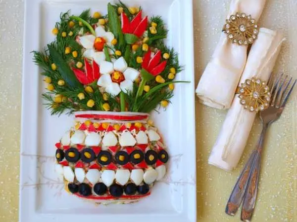 Фото готового блюда: Салат на 8 марта «Ваза с цветами»