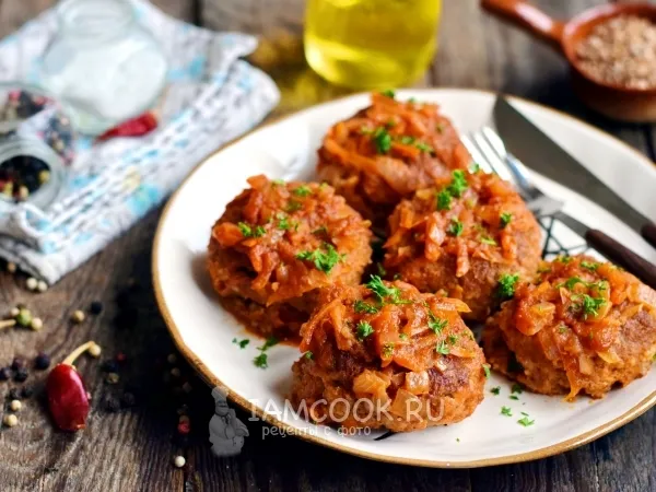 Фото готового блюда: Гречневые котлеты с фаршем и овощами в томате