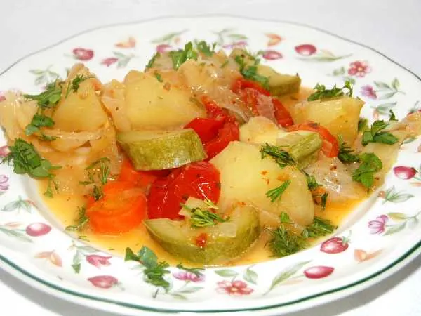 Фото готового блюда: Овощное рагу в духовке