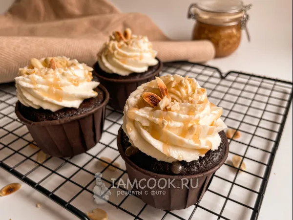 Фото блюда: Капкейки с соленой карамелью и арахисом
