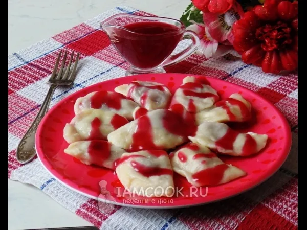 Фото готового блюда: Вареники с замороженной вишней