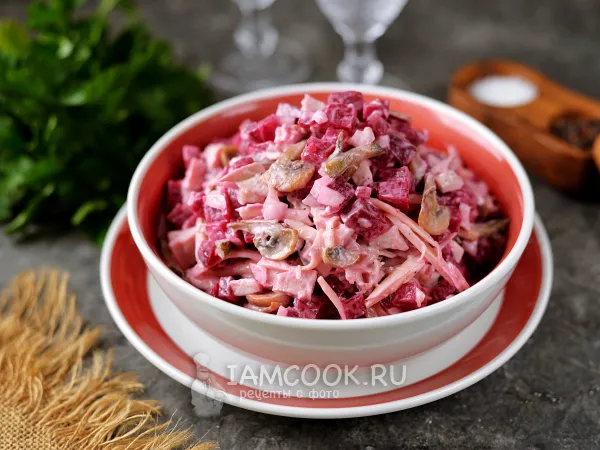 Фото блюда: Салат с курицей, грибами и свеклой