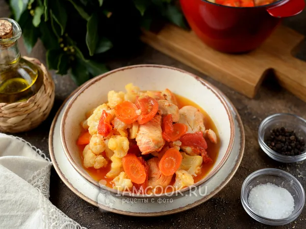 Фото готового блюда: Куриное филе с овощами в горшочке