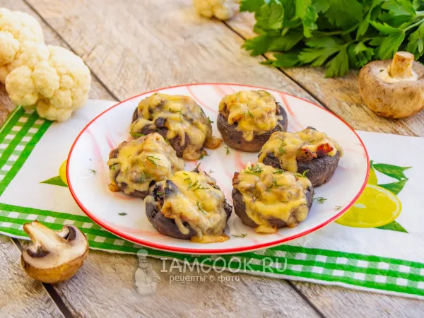 Фото блюда: Шампиньоны, фаршированные беконом и сыром