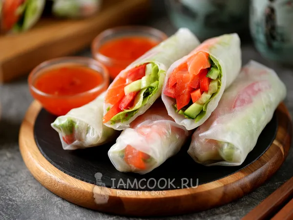 Фото готового блюда: Спринг-роллы с лососем