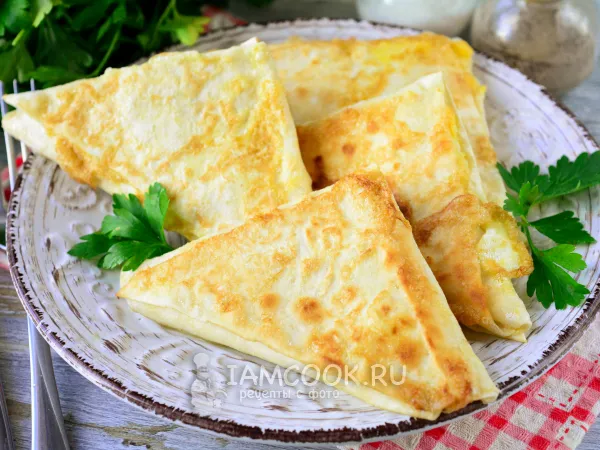 Фото готового блюда: Треугольники из лаваша с творогом и сыром