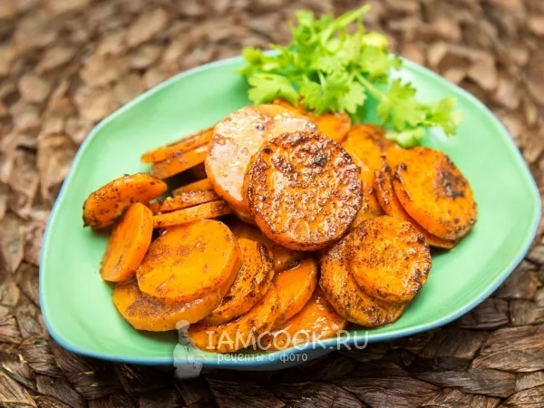 Фото готового блюда: Морковь, запеченная с коньяком