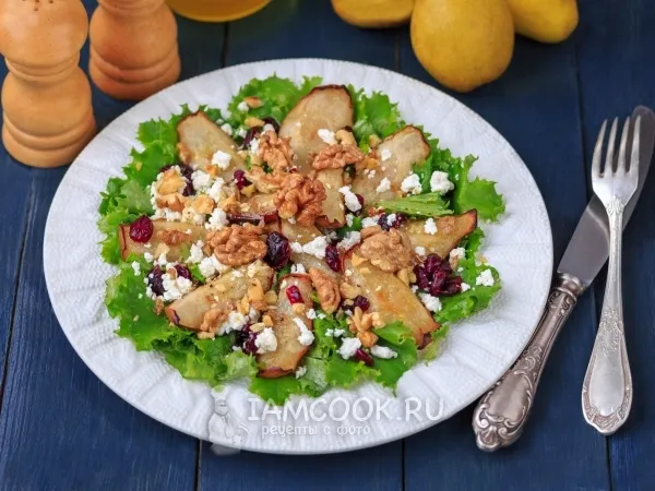 Фото готового блюда: Тёплый салат с грушей
