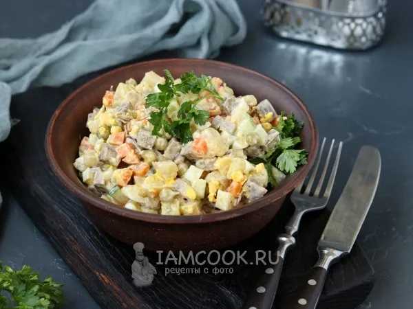 Фото готового блюда: Салат «Оливье» с языком и свежим огурцом