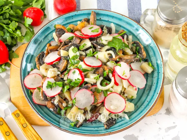 Фото блюда: Картофельный салат с грибами и редисом