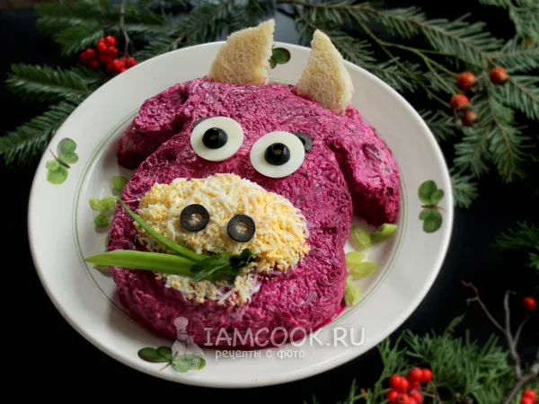 Фото блюда: Салат «Селедка под шубой» на Новый год Быка