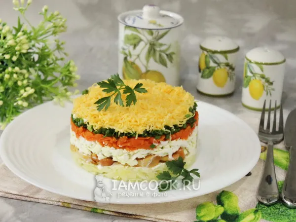 Фото готового блюда: Салат «Петровский» с грибами