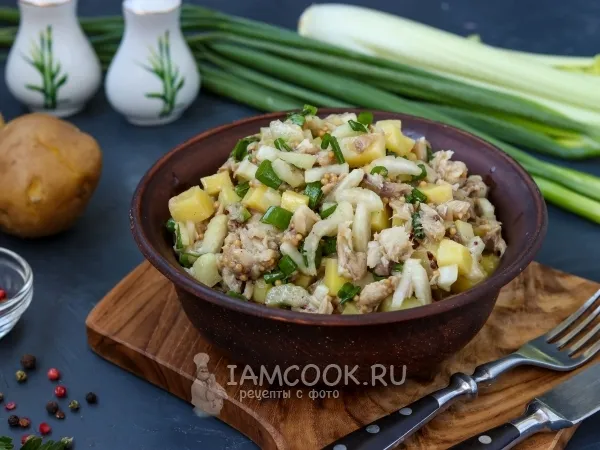 Фото блюда: Картофельный салат со скумбрией и сельдереем