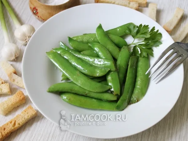Фото готового блюда: Обжаренный стручковый горох