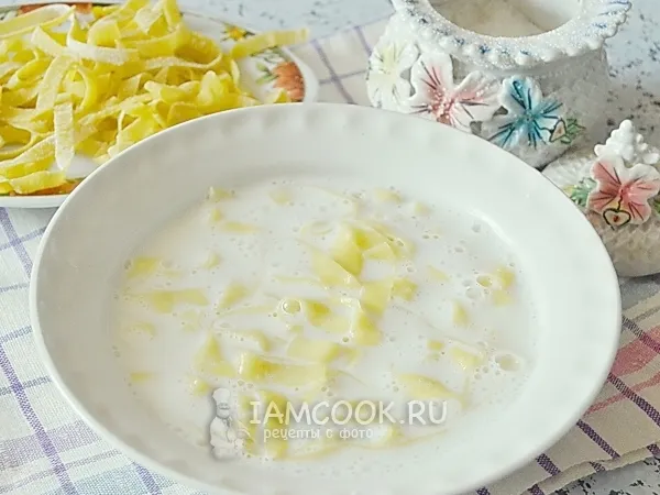 Фото готового блюда: Молочный суп с лапшой