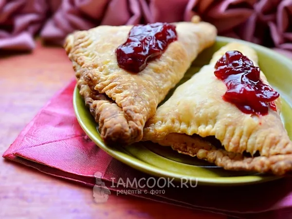 Фото готового блюда: Слойки с вишней