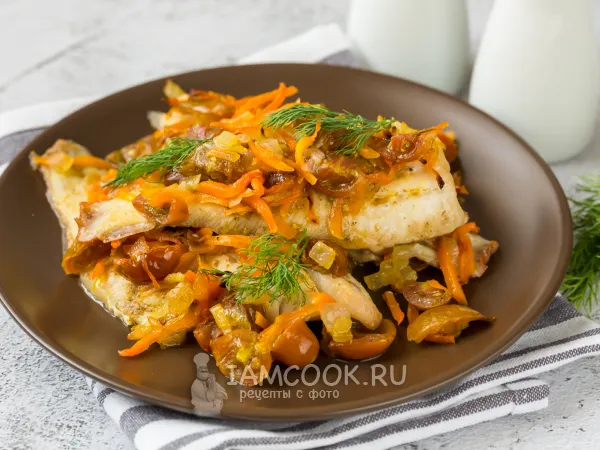 Фото блюда: Морской окунь с овощами в духовке