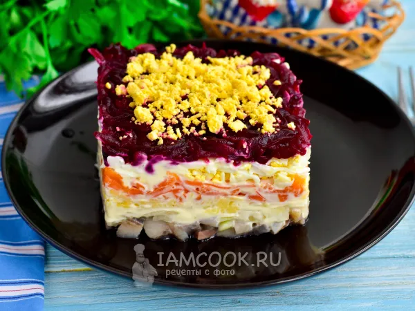 Фото готового блюда: Селедка под шубой с яйцом