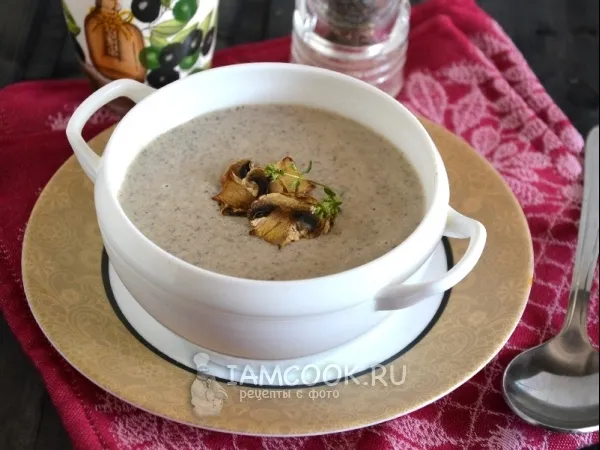 Фото готового блюда: Крем-суп из шампиньонов с пармезаном