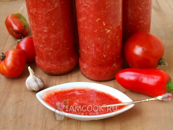 Фото готового блюда: Сырая аджика из помидоров с хреном и чесноком
