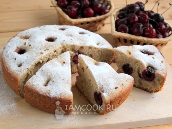 Фото готового блюда: Пирог с вишней в мультиварке