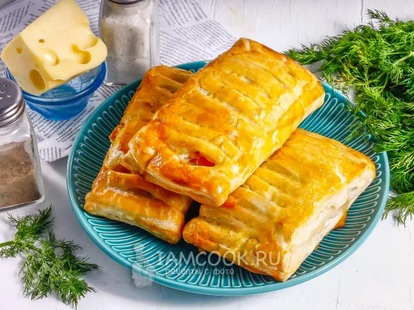 Фото готового блюда: Слойки с беконом и сыром