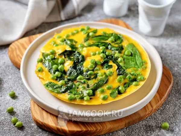 Фото готового блюда: Омлет со шпинатом и зеленым горошком