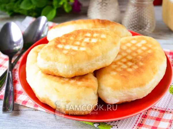 Фото готового блюда: Пирожки с картошкой и яйцом (жареные)