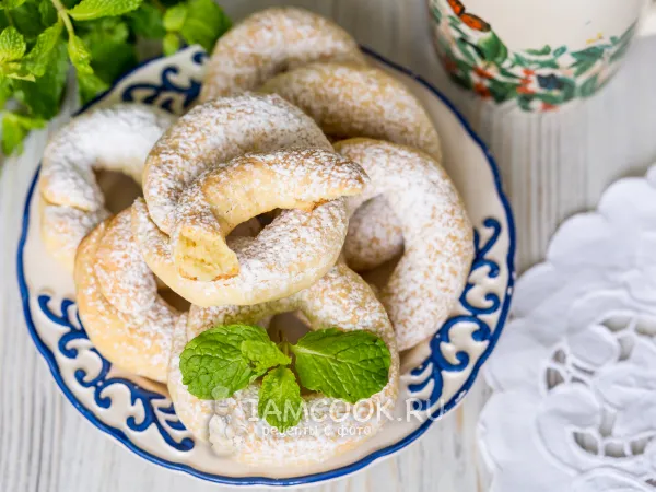 Фото готового блюда: Рассыпчатые калачи на сметане в духовке