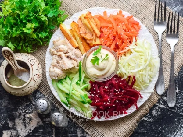 Фото блюда: Французский салат со свеклой и картошкой