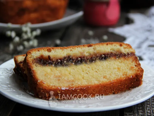 Фото готового блюда: Заливной пирог с вареньем на молоке