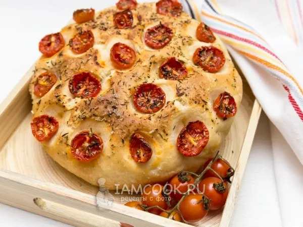 Фото готового блюда: Фокачча с черри и прованскими травами