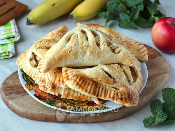 Фото готового блюда: Слойки с яблоком и бананом