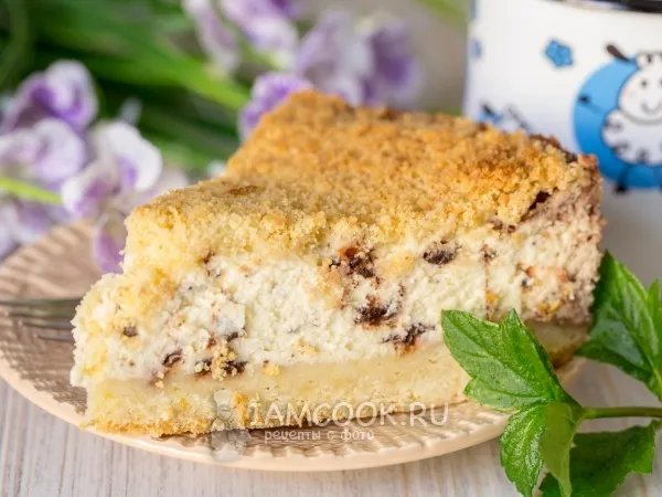 Фото готового блюда: Пирог-крошка с творогом и шоколадом