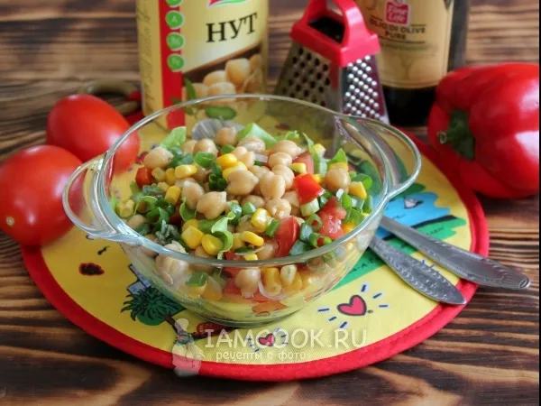 Фото блюда: Салат с нутом и кукурузой