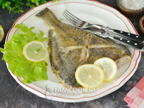 Фото блюда: Жареная камбала на сковороде целиком