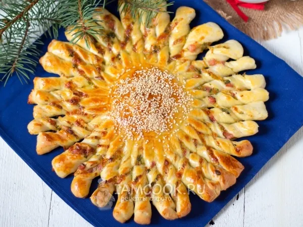 Фото готового блюда: Калач «Солнце» с ветчиной и сыром