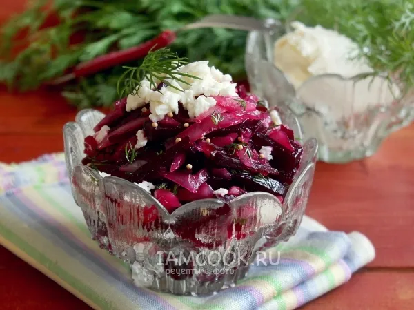 Фото блюда: Салат из маринованной свеклы